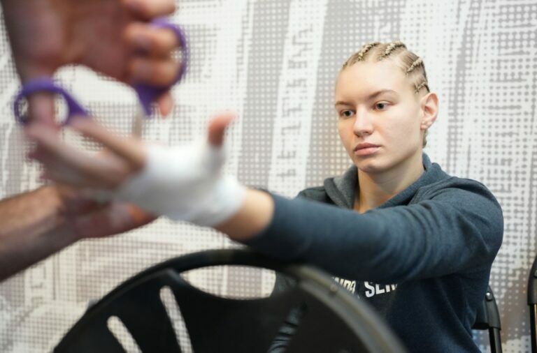 Dudakova gets her hands wrapped
