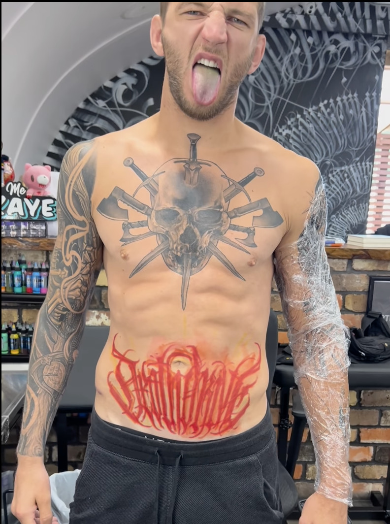 Machine Gun Kelly debuts shocking new tattoo — fans accuse rapper of  wanting to 'turn black'