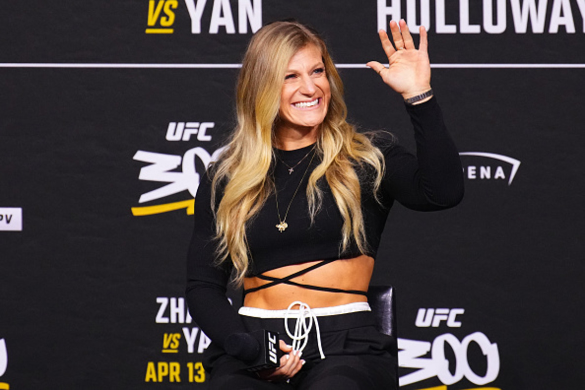 Kayla Harrison Confronts disrespectful Fans During UFC Q A  