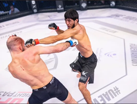 Akbarjon Islomboev, fighting on LFA 219