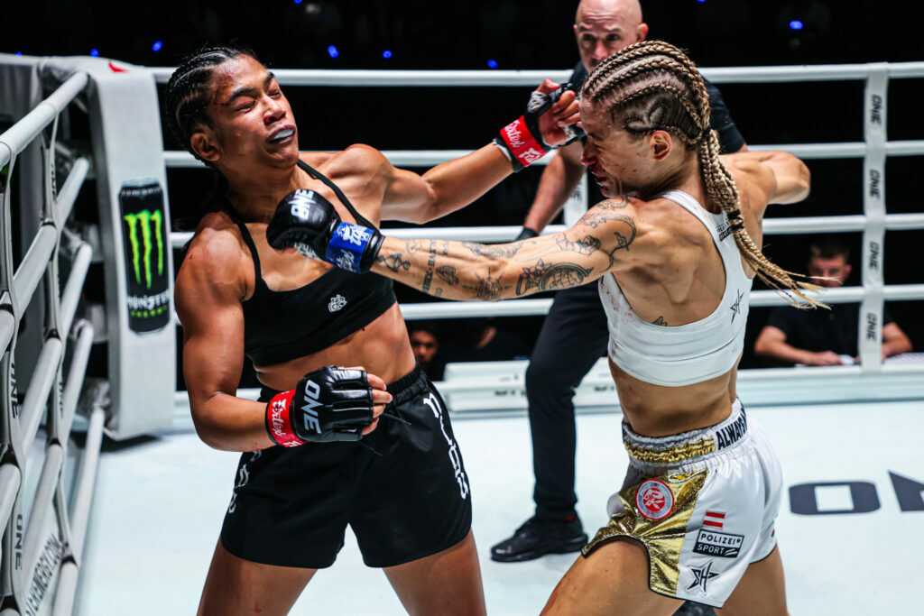 Jackie Buntan and Stella Hemetsberger trade punches