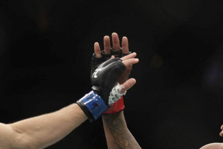 Who should headline UFC 323?