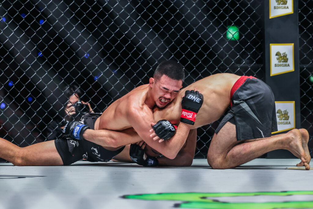 Christian Lee defends Alibeg Rasulov's takedown attempt