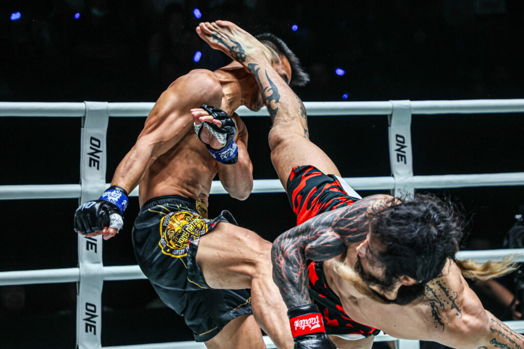 Mongolian MMA fighter Enkh Orgil Baatarkhuu back kicks Jeremy Pacatiw