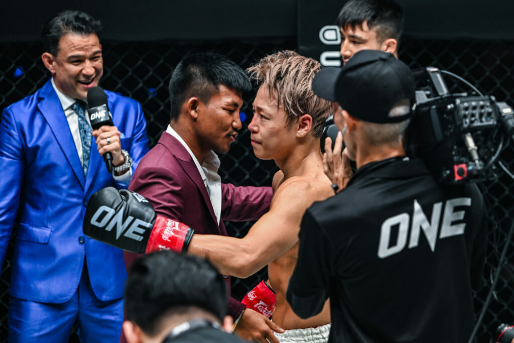 Kickboxing superstars Rodtang Jitmuangnon and Takeru Segawa embrace in the Circle