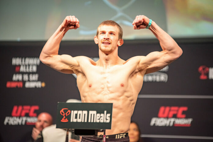 April 14, 2023, Kansas City, MO, Missouri, USA: KANSAS Kansas City, MO, MISSOURI - APRIL 14: (L-R) Max Holloway and Arno Arnold Allen set to return