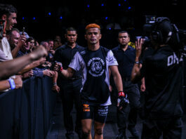 Fabricio Andrade makes the walk to the ring