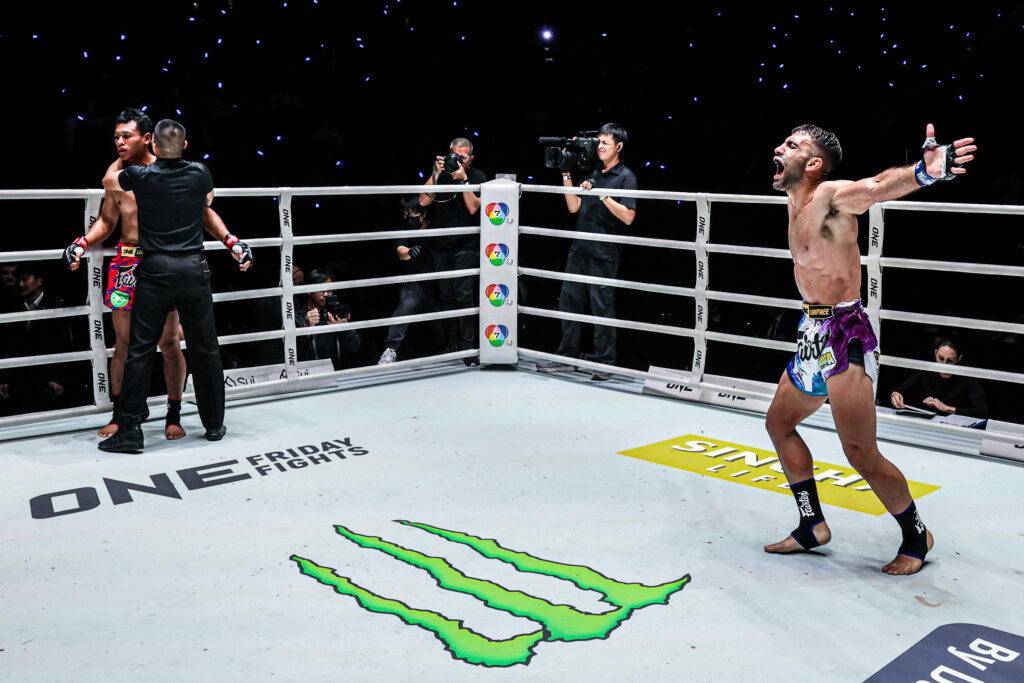 Mohammad Siasarani celebrates his victory over Jo Nattawut at ONE Friday Fights 137