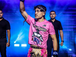 Muay Thai fighter Jaosuayai Mor Krungthepthonburi makes his entrance